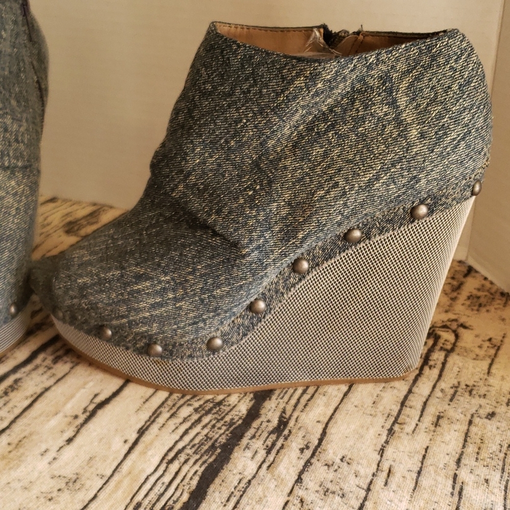 Calvin Klein platforms - Picture 2 of 6